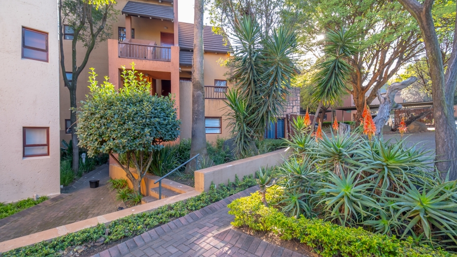 To Let 1 Bedroom Property for Rent in Douglasdale Gauteng