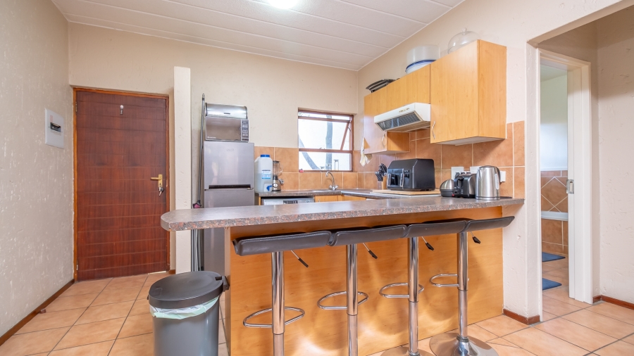 To Let 1 Bedroom Property for Rent in Douglasdale Gauteng
