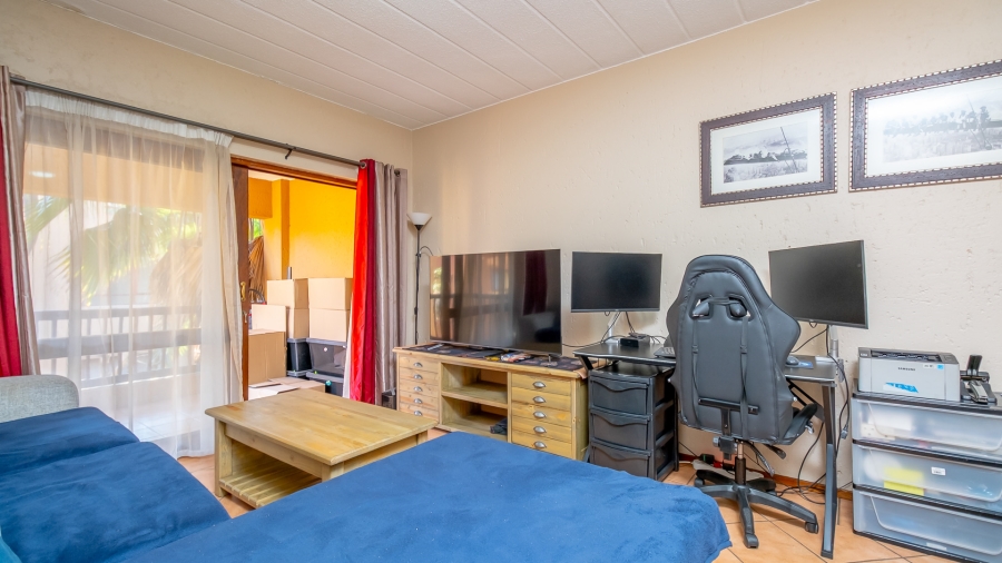 To Let 1 Bedroom Property for Rent in Douglasdale Gauteng