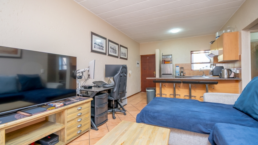 To Let 1 Bedroom Property for Rent in Douglasdale Gauteng