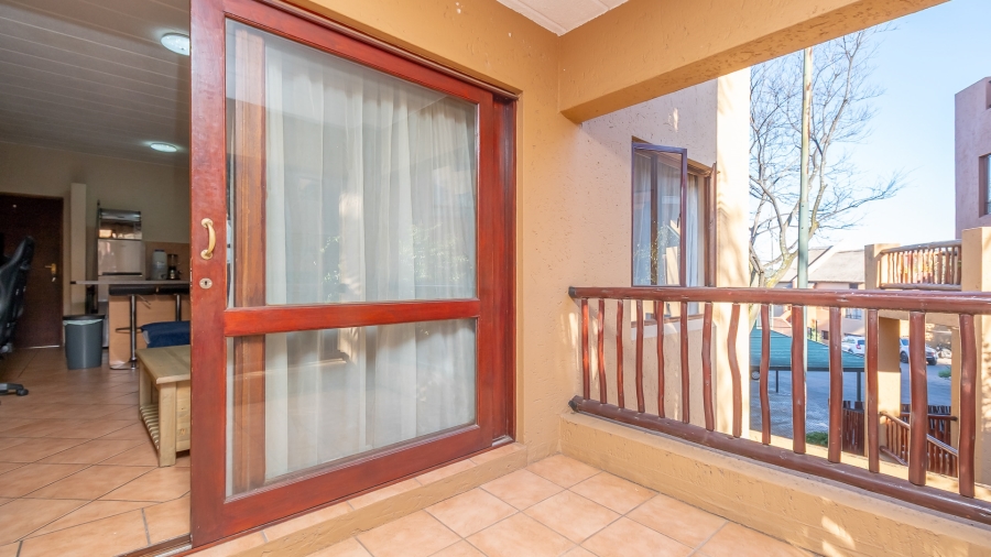 To Let 1 Bedroom Property for Rent in Douglasdale Gauteng