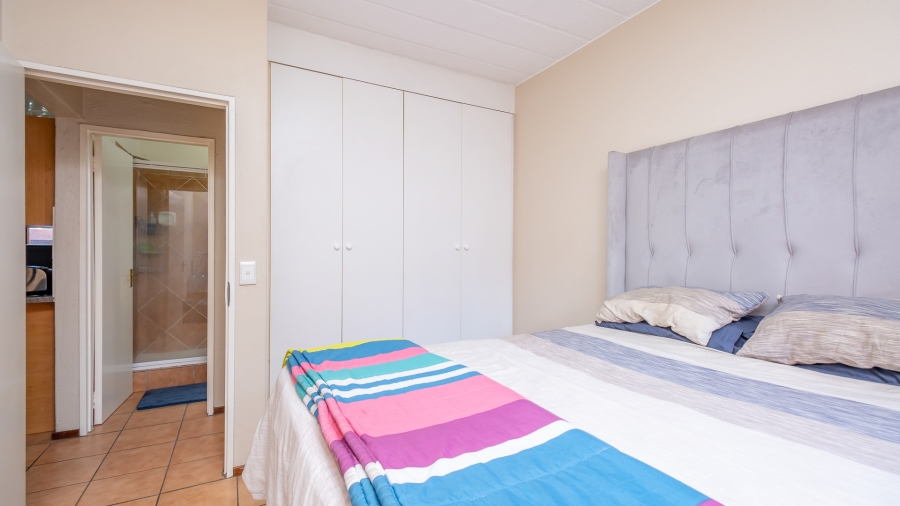 To Let 1 Bedroom Property for Rent in Douglasdale Gauteng