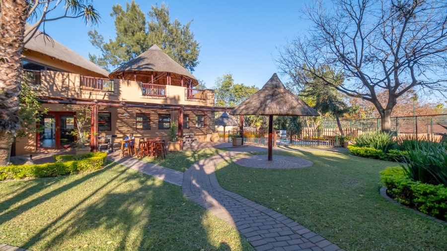 To Let 1 Bedroom Property for Rent in Douglasdale Gauteng