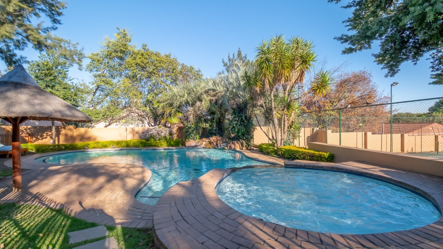 To Let 1 Bedroom Property for Rent in Douglasdale Gauteng