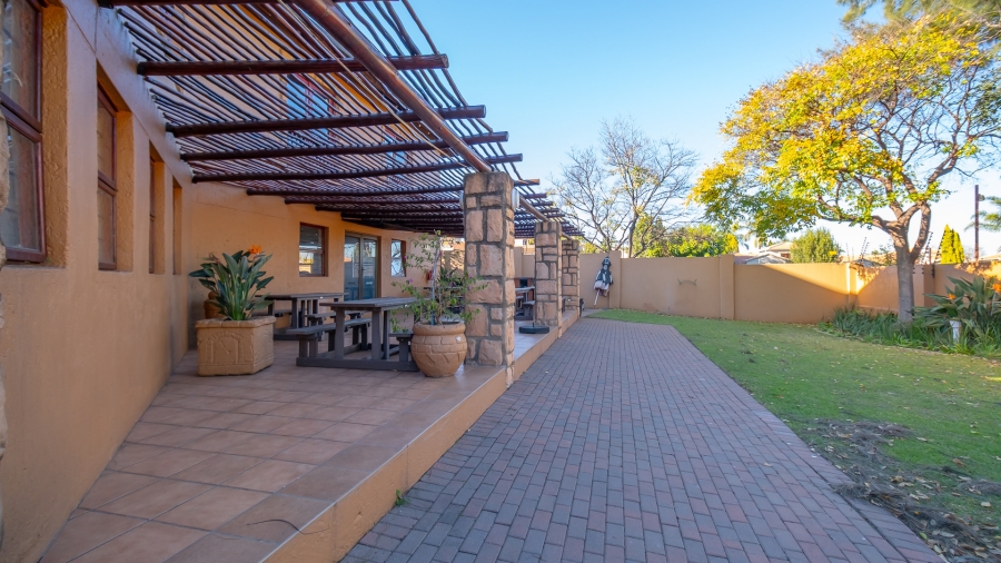 To Let 1 Bedroom Property for Rent in Douglasdale Gauteng