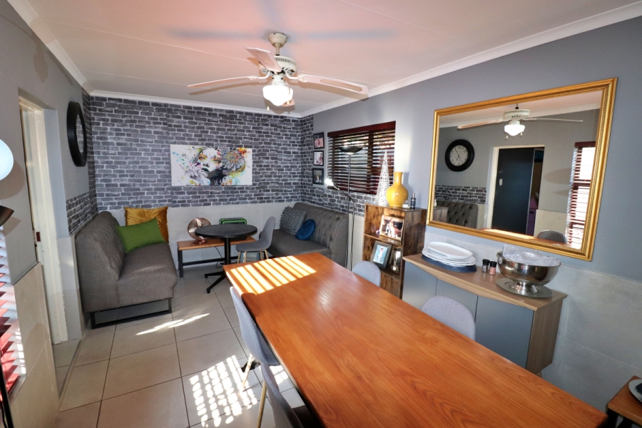 5 Bedroom Property for Sale in Edenvale Central Gauteng