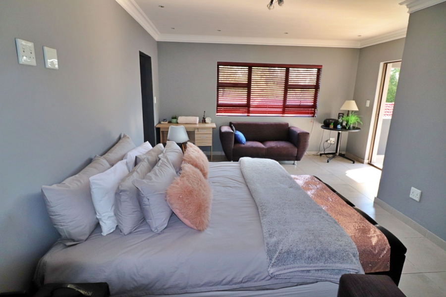 5 Bedroom Property for Sale in Edenvale Central Gauteng
