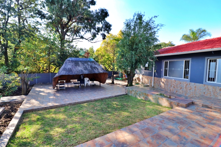 5 Bedroom Property for Sale in Edenvale Central Gauteng
