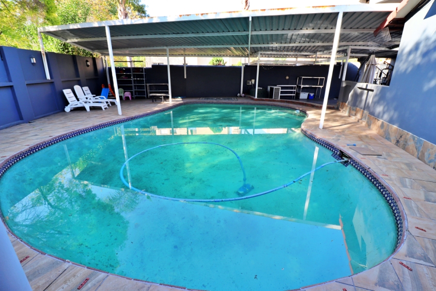 5 Bedroom Property for Sale in Edenvale Central Gauteng