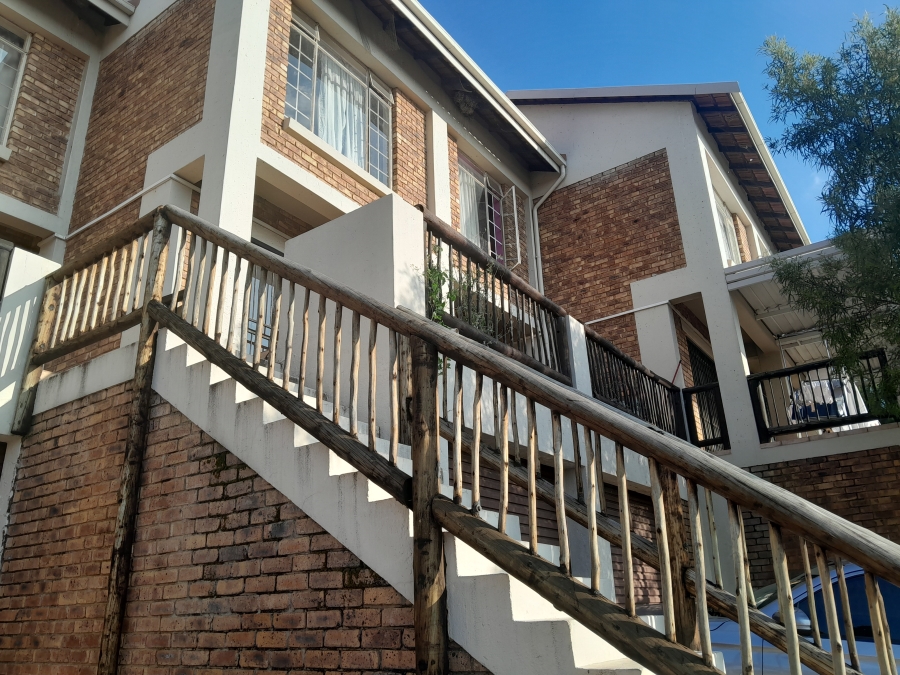 2 Bedroom Property for Sale in La Montagne Gauteng