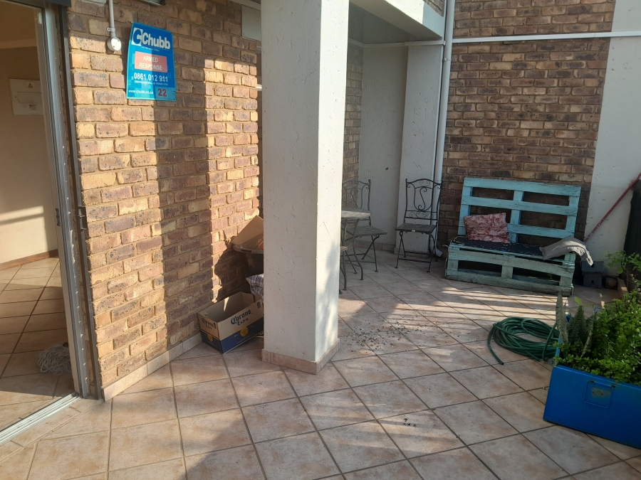 2 Bedroom Property for Sale in La Montagne Gauteng