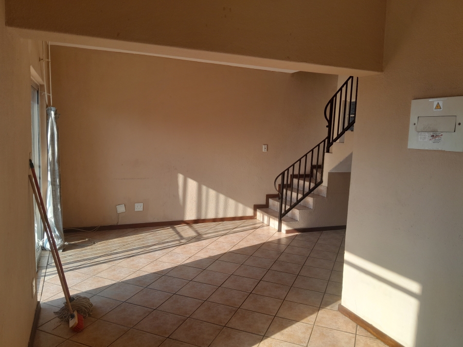 2 Bedroom Property for Sale in La Montagne Gauteng