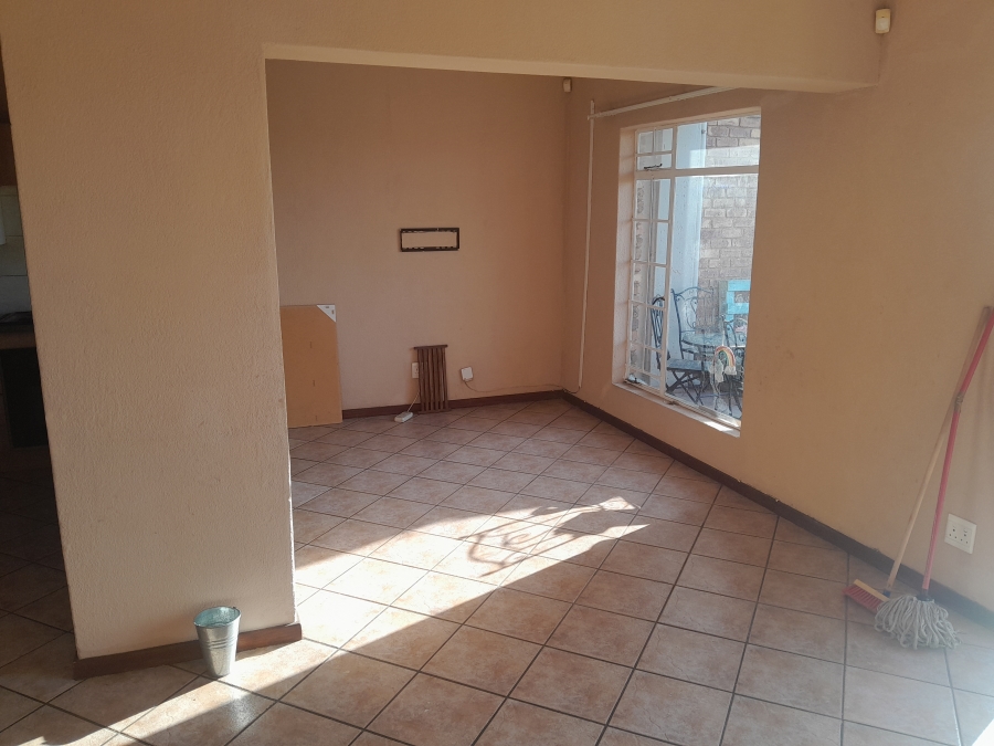 2 Bedroom Property for Sale in La Montagne Gauteng