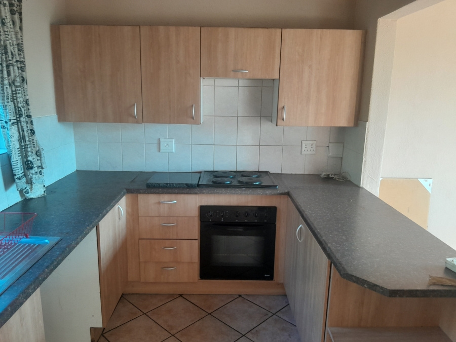 2 Bedroom Property for Sale in La Montagne Gauteng