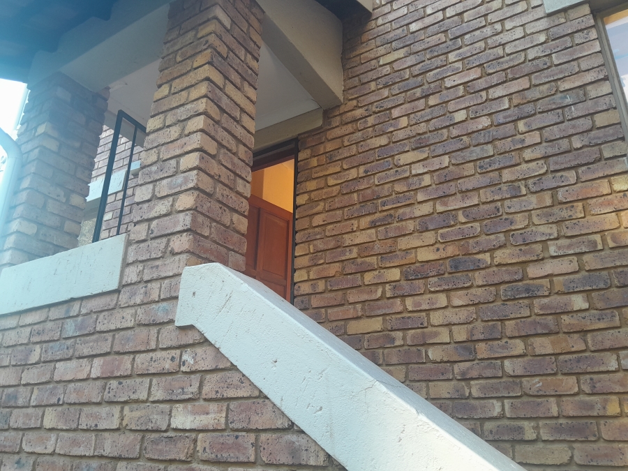 2 Bedroom Property for Sale in La Montagne Gauteng