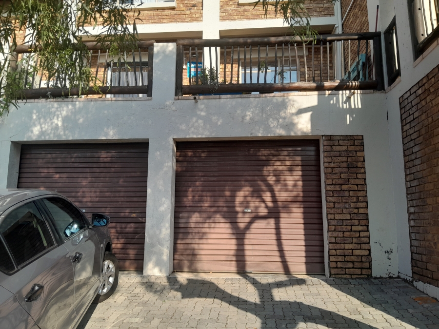 2 Bedroom Property for Sale in La Montagne Gauteng