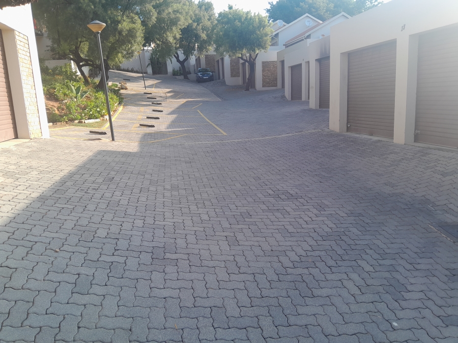 2 Bedroom Property for Sale in La Montagne Gauteng