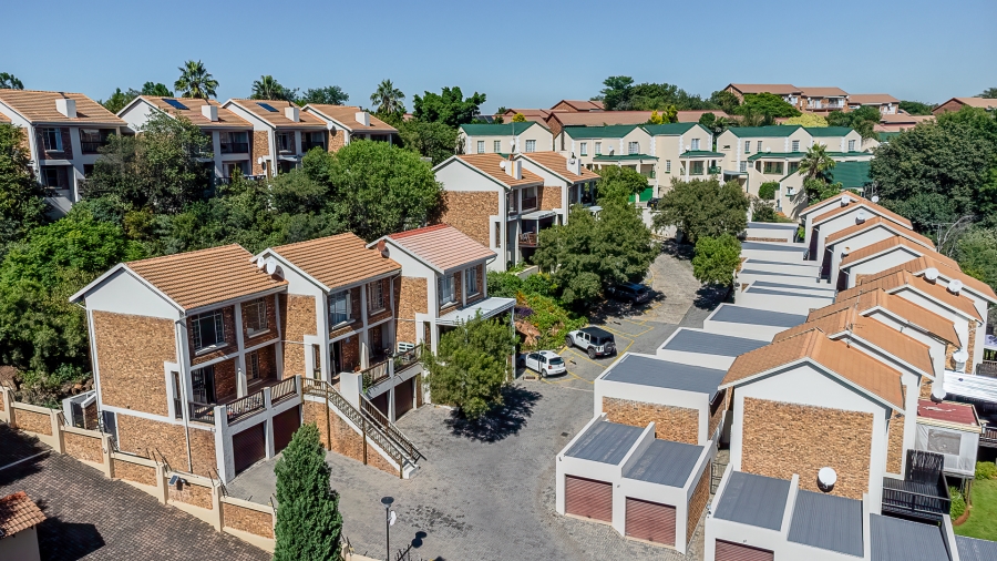 2 Bedroom Property for Sale in La Montagne Gauteng