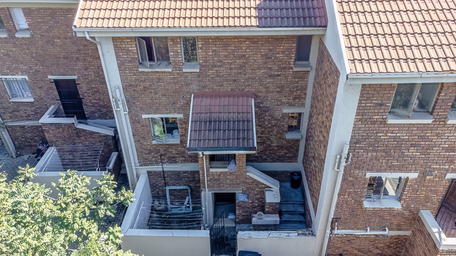 2 Bedroom Property for Sale in La Montagne Gauteng