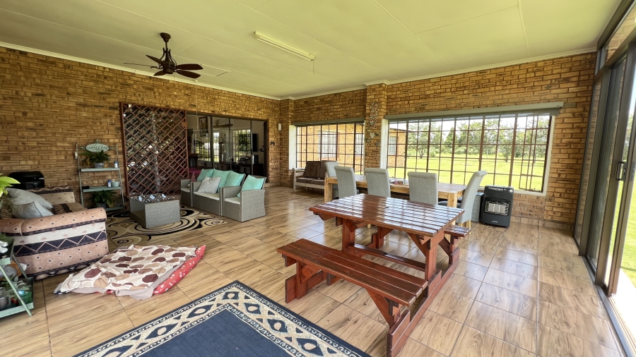 5 Bedroom Property for Sale in Tarlton Gauteng