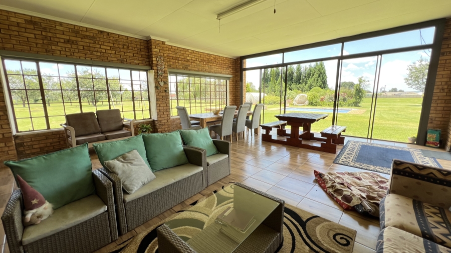 5 Bedroom Property for Sale in Tarlton Gauteng