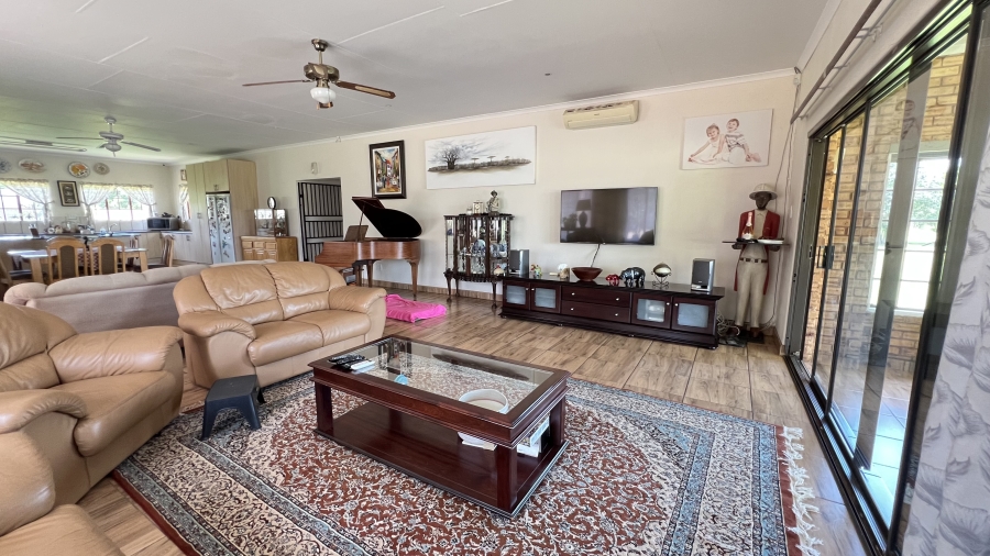 5 Bedroom Property for Sale in Tarlton Gauteng