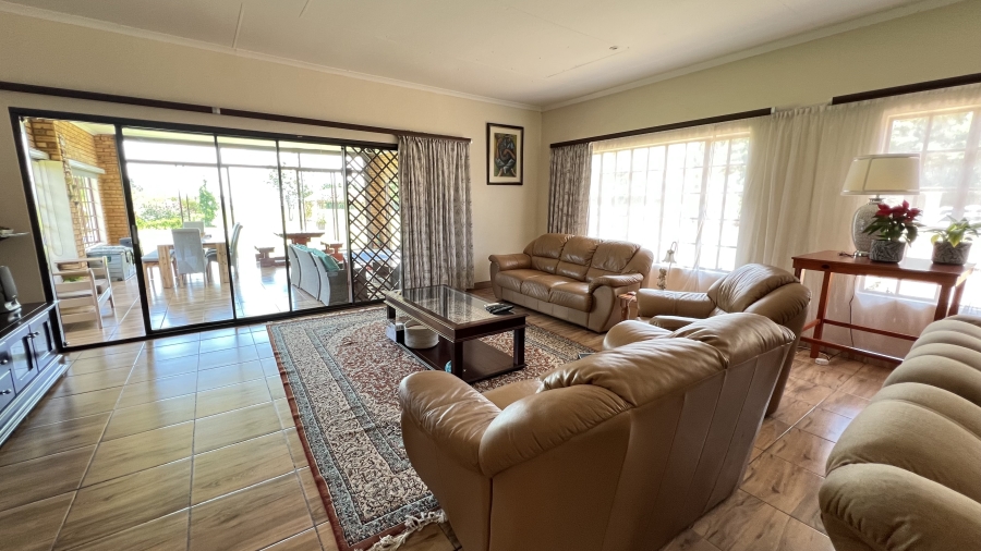 5 Bedroom Property for Sale in Tarlton Gauteng