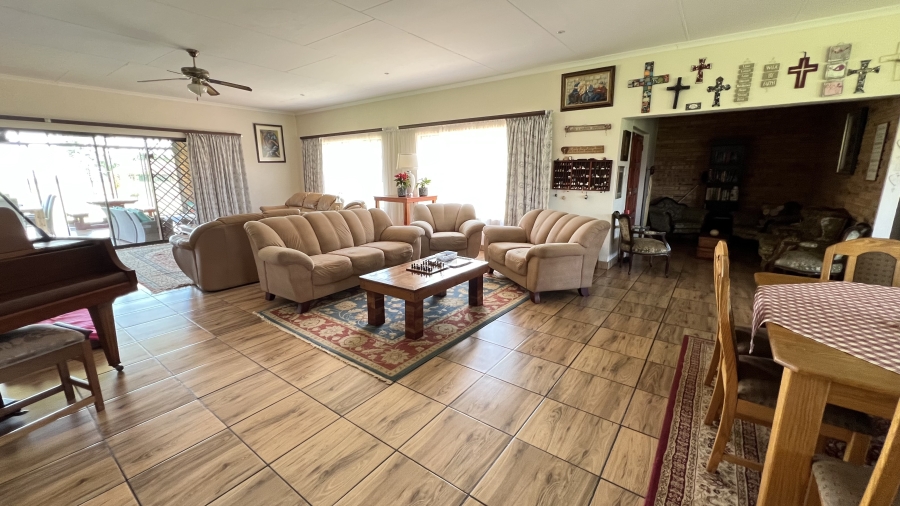 5 Bedroom Property for Sale in Tarlton Gauteng