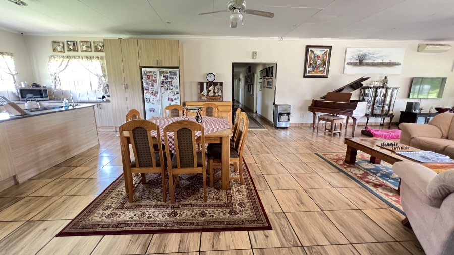 5 Bedroom Property for Sale in Tarlton Gauteng