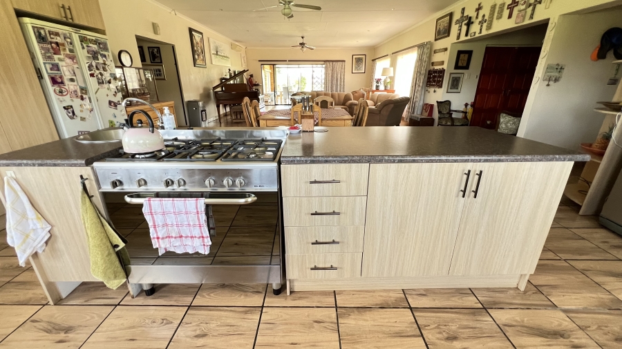 5 Bedroom Property for Sale in Tarlton Gauteng