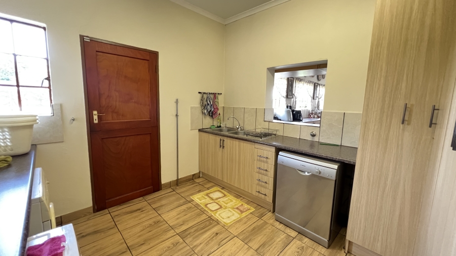 5 Bedroom Property for Sale in Tarlton Gauteng