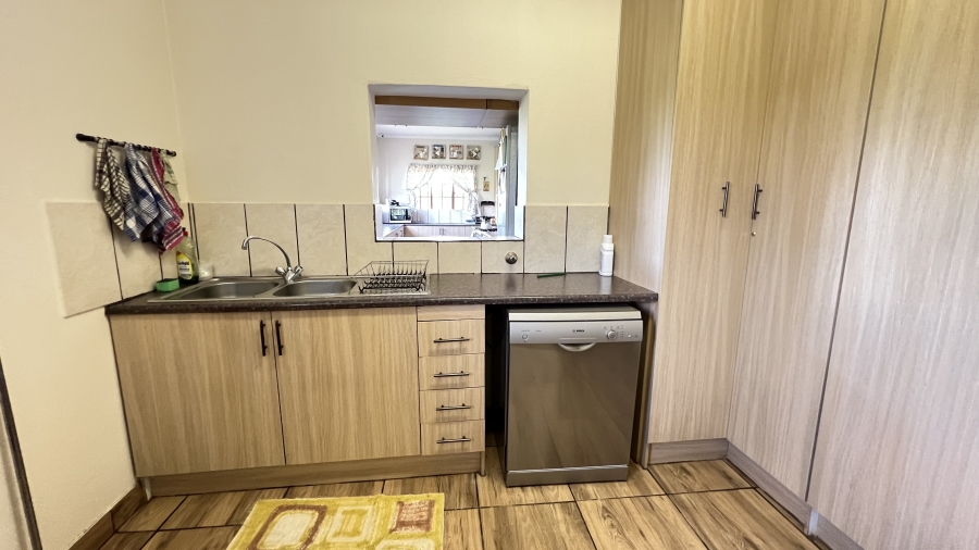 5 Bedroom Property for Sale in Tarlton Gauteng