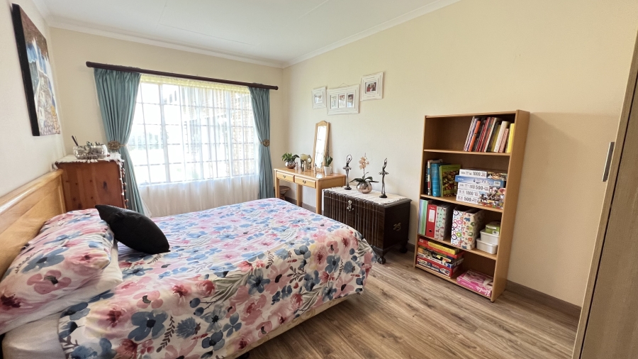 5 Bedroom Property for Sale in Tarlton Gauteng