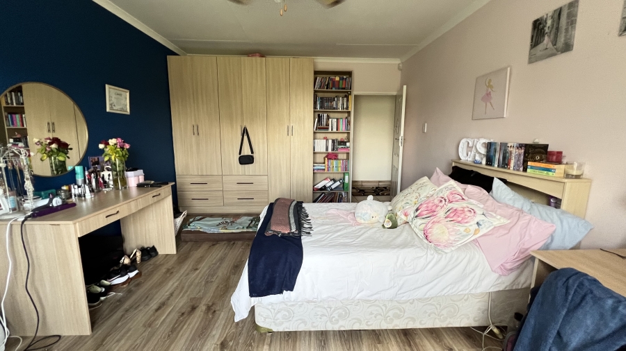 5 Bedroom Property for Sale in Tarlton Gauteng