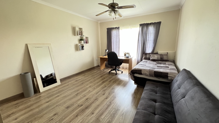5 Bedroom Property for Sale in Tarlton Gauteng
