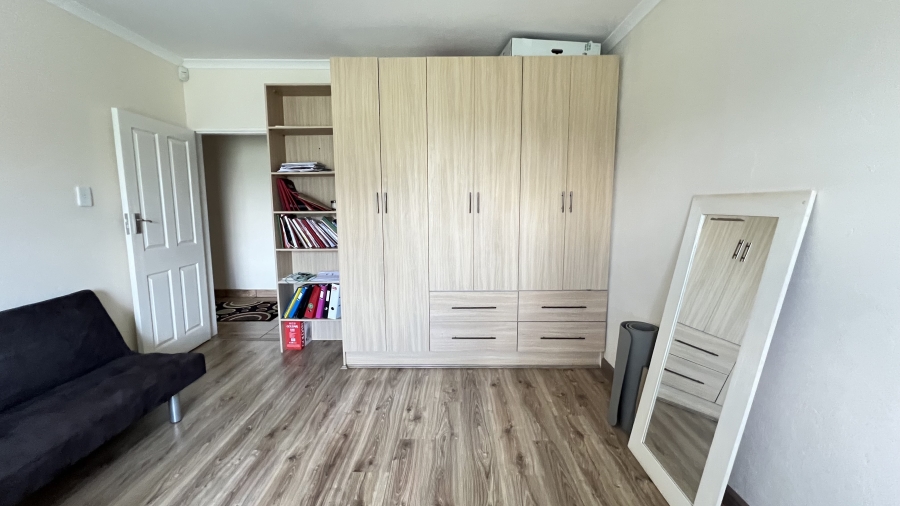 5 Bedroom Property for Sale in Tarlton Gauteng