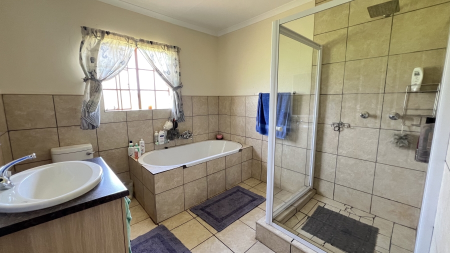5 Bedroom Property for Sale in Tarlton Gauteng