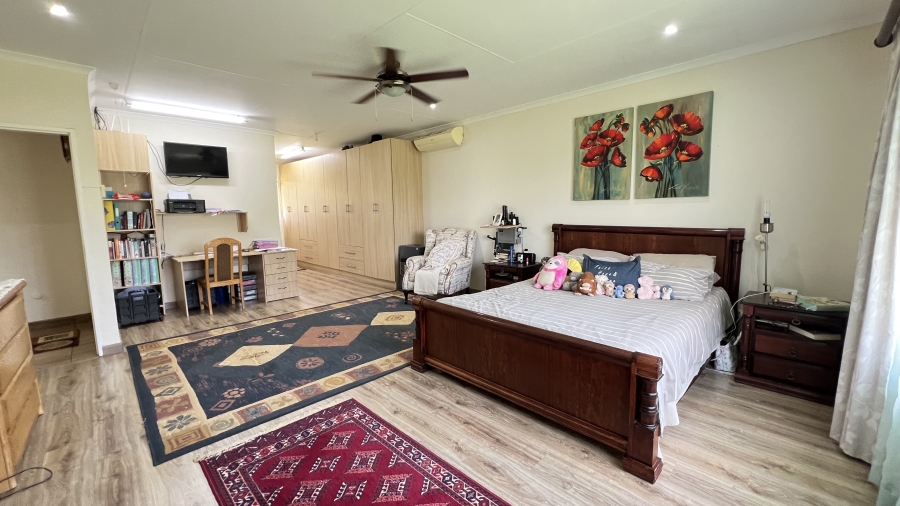 5 Bedroom Property for Sale in Tarlton Gauteng