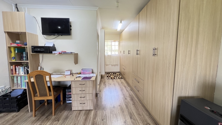 5 Bedroom Property for Sale in Tarlton Gauteng