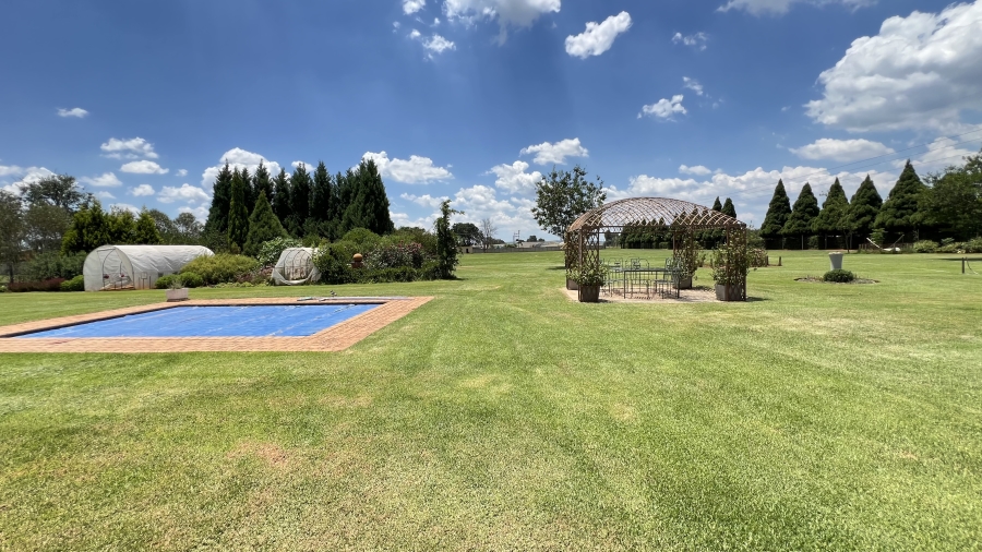 5 Bedroom Property for Sale in Tarlton Gauteng