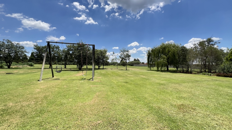 5 Bedroom Property for Sale in Tarlton Gauteng