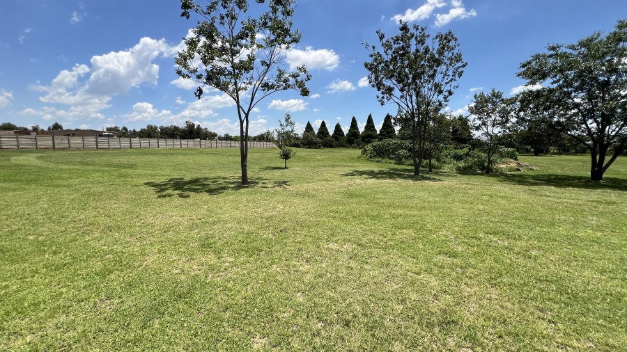 5 Bedroom Property for Sale in Tarlton Gauteng