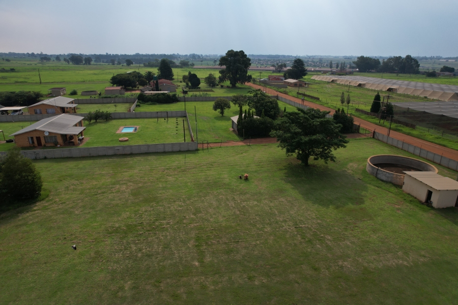5 Bedroom Property for Sale in Tarlton Gauteng