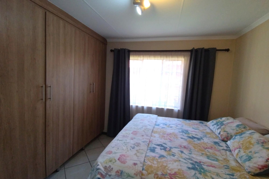 2 Bedroom Property for Sale in Monavoni Gauteng