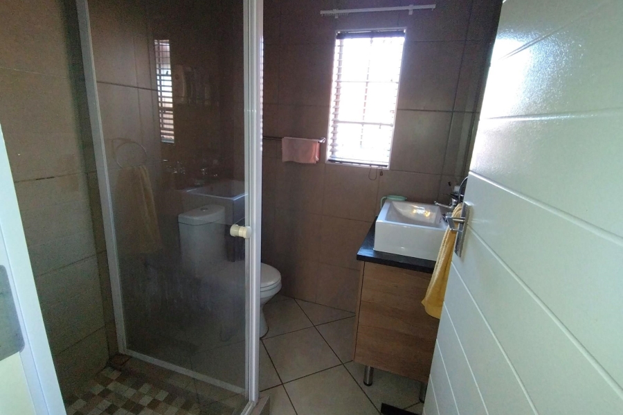 2 Bedroom Property for Sale in Monavoni Gauteng