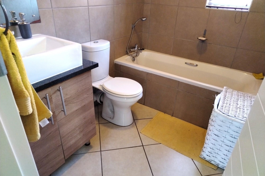 2 Bedroom Property for Sale in Monavoni Gauteng
