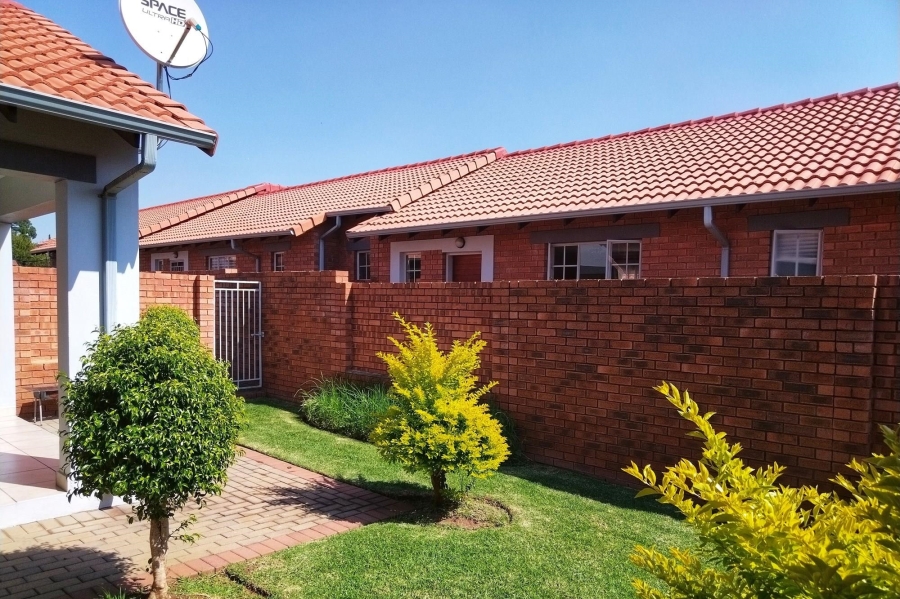 2 Bedroom Property for Sale in Monavoni Gauteng