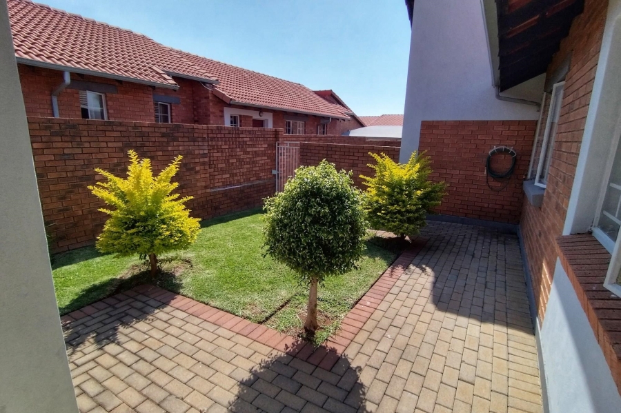 2 Bedroom Property for Sale in Monavoni Gauteng