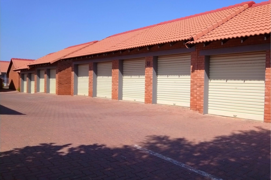2 Bedroom Property for Sale in Monavoni Gauteng
