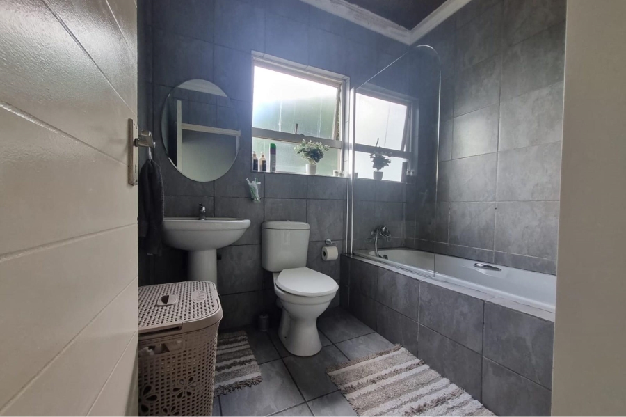 2 Bedroom Property for Sale in Wilro Park Gauteng